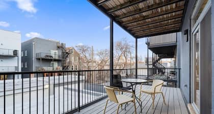 The Suite Spot • Eclectic • Modern • Central • Sleeps 6