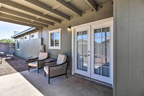 Terrace/patio - Private Yard! Pet-Friendly Tucson Getaway (Tucson)