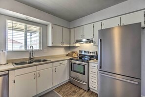 Fridge, microwave, stovetop, dishwasher - Private Yard! Pet-Friendly Tucson Getaway (Tucson)