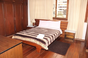 Chambre Simple Économique, 1 grand lit | Bureau, espace de travail pour ordinateur portable, Wi-Fi gratuit
