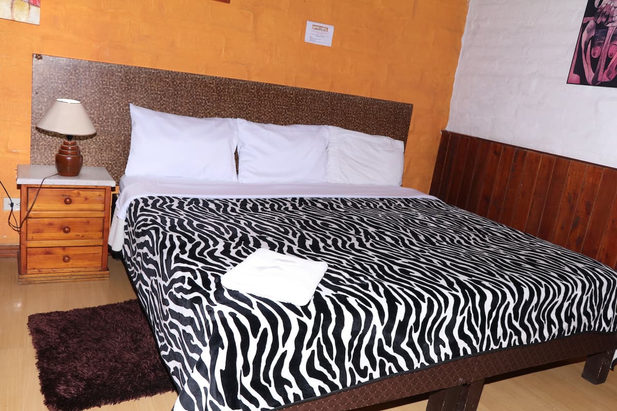 Comfort Single Room | Desk, laptop workspace, free WiFi, bed sheets