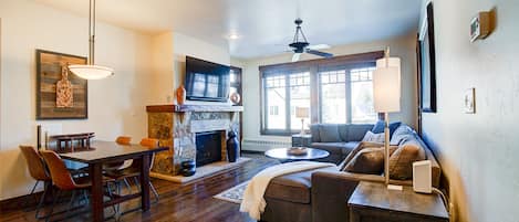 Smart TV, fireplace