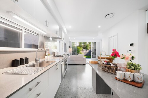 Jam Home | Modern 3BR Sydney CBD Family Retreat