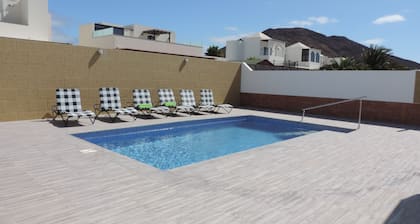 VILLA MEDINA 14 A SKY CHANNELS +PRIVATE HEATED POOL+PRIVACY+INTERNET+RELAX VILLA