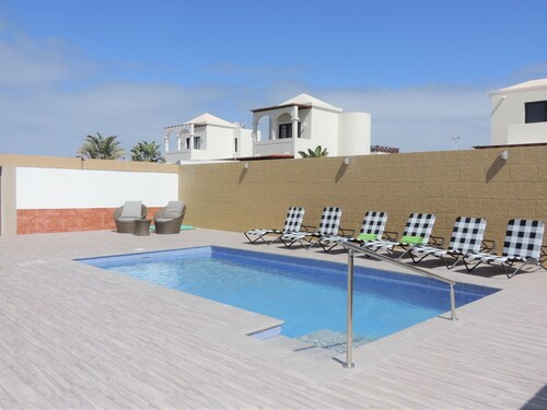 VILLA MEDINA 14 A SKY CHANNELS +PRIVATE HEATED POOL+PRIVACY+INTERNET+RELAX VILLA