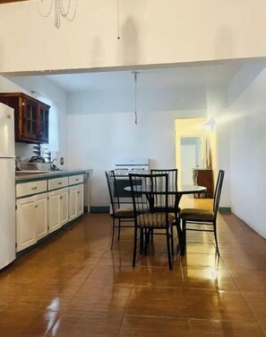Dining - Very spacious apartment 2 bedrooms WiFi available (Orange Bay)