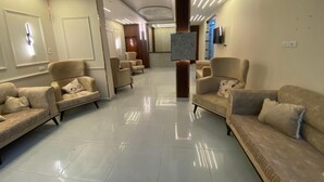 Quầy tiếp tân