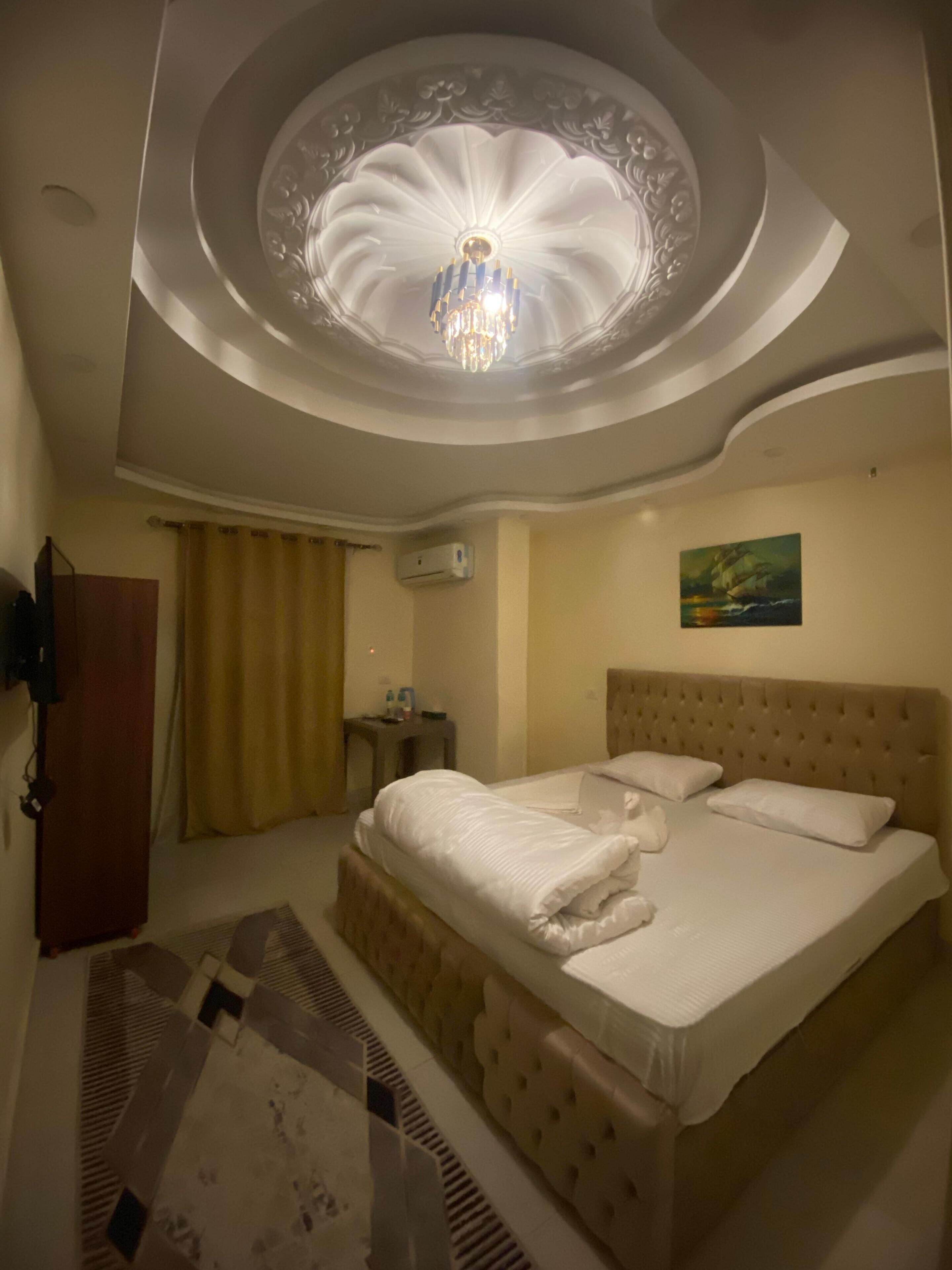 Egyptian cotton sheets, premium bedding, minibar, desk