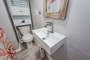 Combined shower/bathtub