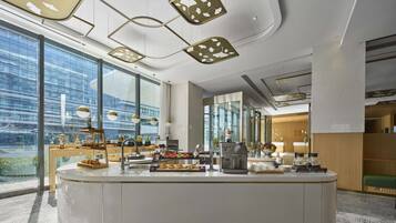 Daily self-serve breakfast (CNY 88 per person)