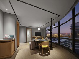 华丽套房, 1 张特大床 | 高档床上用品、羽绒被、Select Comfort 床、客房内保险箱