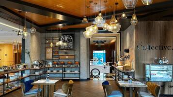 Tägliches Frühstücksbuffet (7 OMR pro Person)