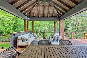 Outdoor dining - Acorn One Lake Burton (Clarkesville)
