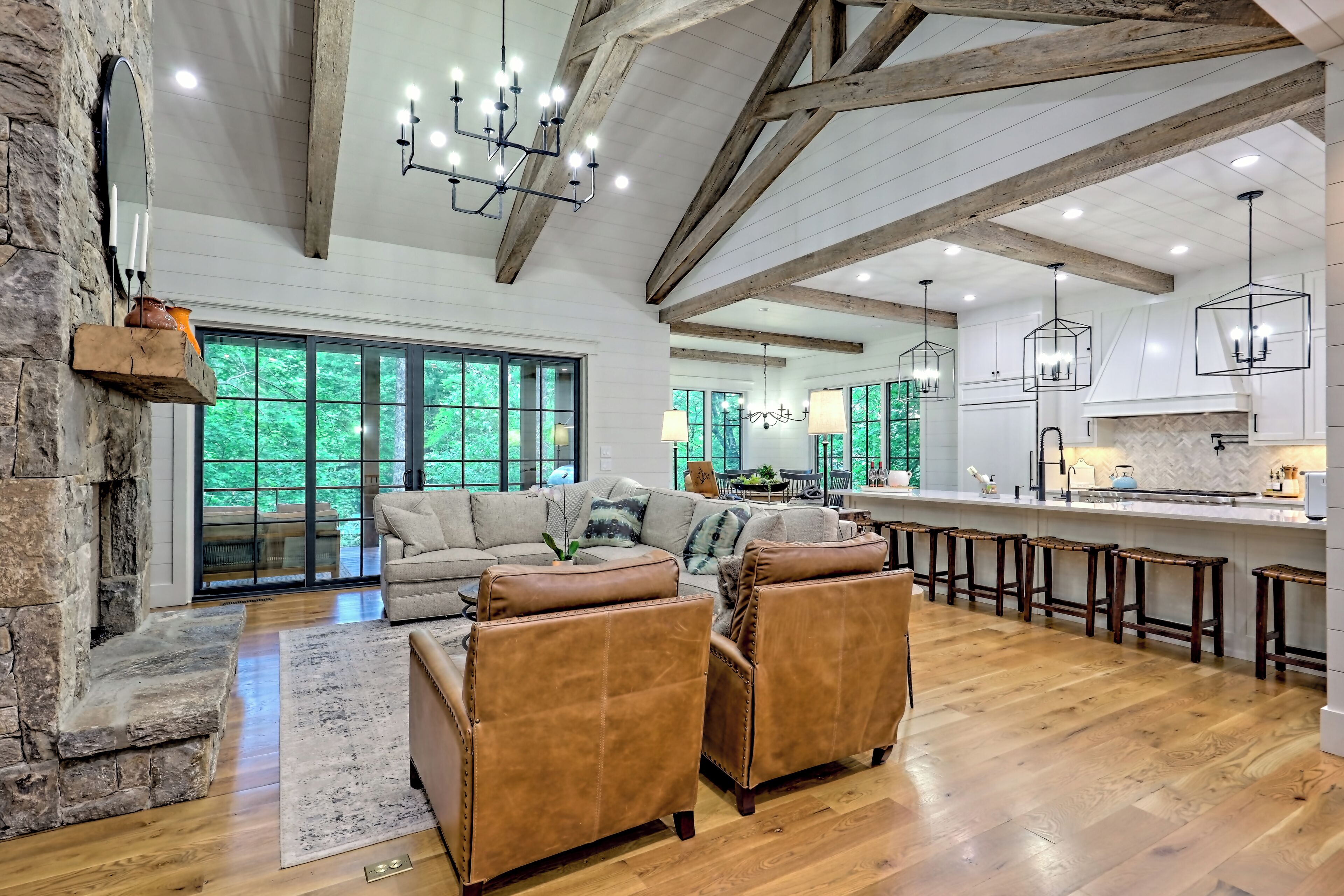 Smart TV, fireplace, ping pong, books