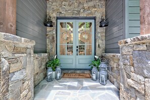 تفاصيل الفندق من الخارج