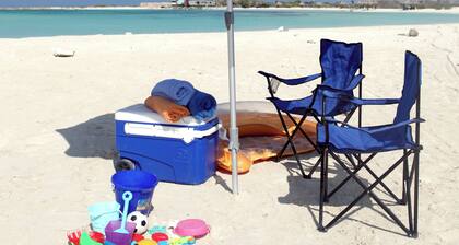 Wayaca Retreat: 4BR 3BA, Private pool, renovated, close to beaches, quiet area.