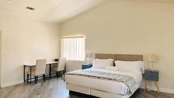 4 bedrooms, desk, WiFi, bed sheets