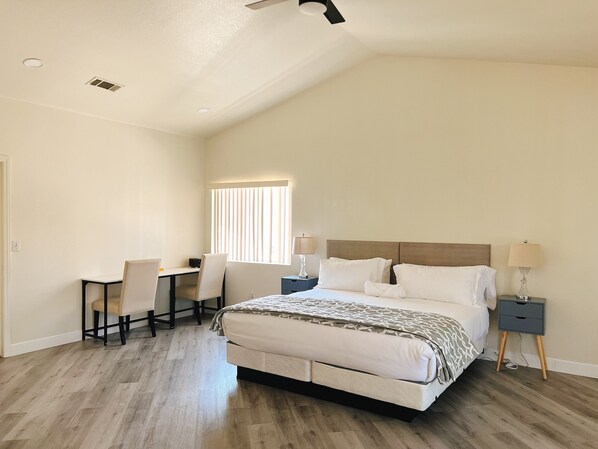 4 bedrooms, desk, WiFi, bed sheets