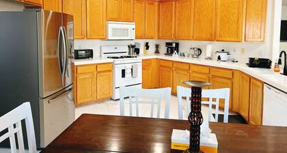 Modern Stay 4-bedroom Home Sleeps 8