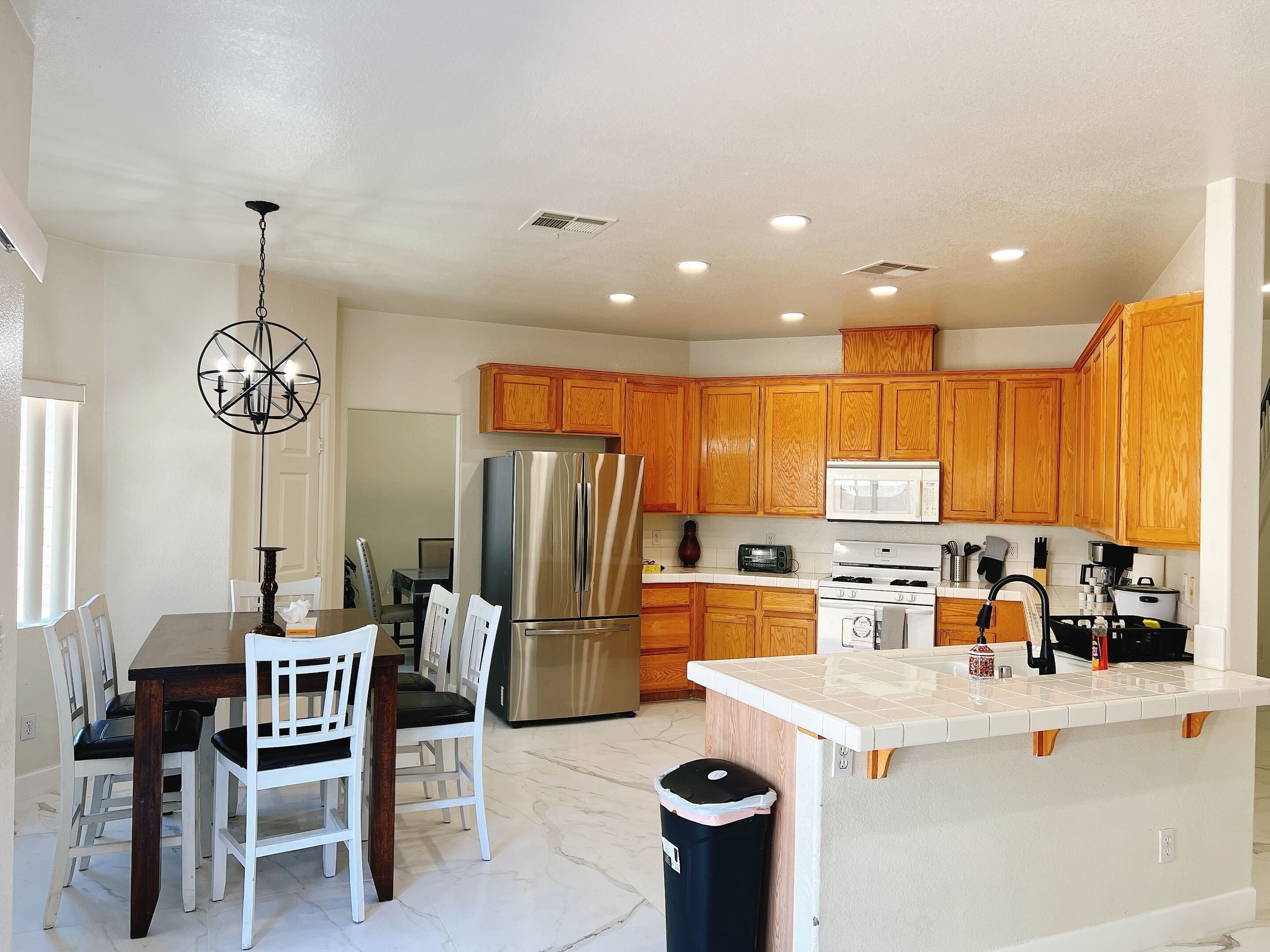 ثلاجة، ميكروويف، فرن، موقد طهي مسطح