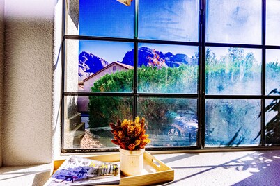 Contemporary Oro Valley Retreat - Mountain Views!