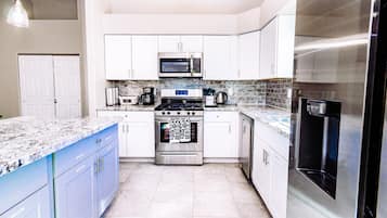 ميكروويف، فرن، موقد طهي مسطح، غسالة أطباق