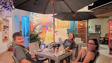 Petit déjeuner servi sur place