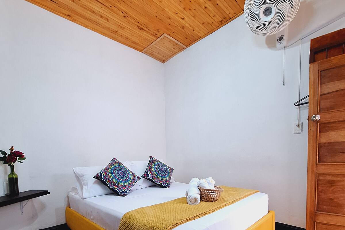 Economy-Doppelzimmer, 1 Doppelbett | Bügeleisen/Bügelbrett, kostenloses WLAN