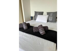 2 عدّة غرف نوم ومكواة/لوح كي وسرير سفر وواي فاي مجانًا