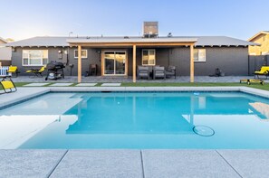 Piscine extérieure, piscine chauffée