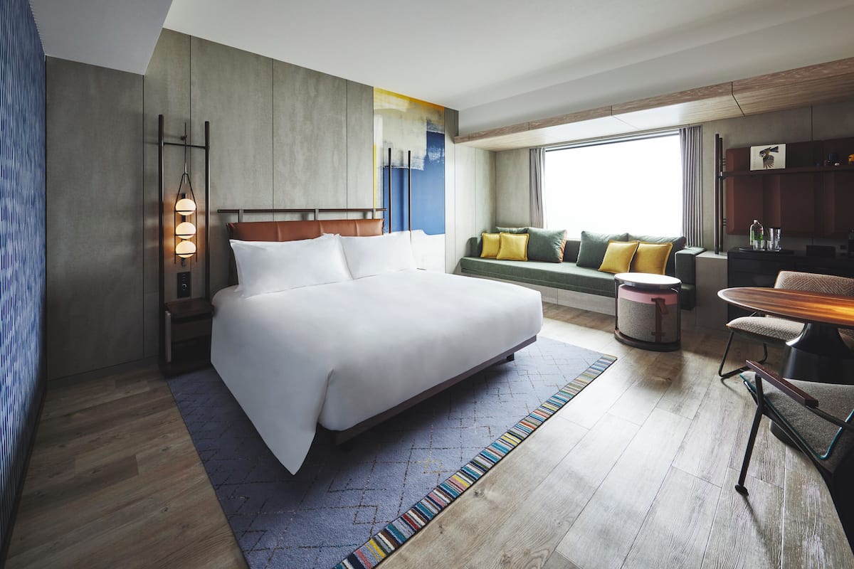 Grand Room, 1 King Bed (Double Basin) | Premium bedding, down comforters, in-room safe, blackout drapes