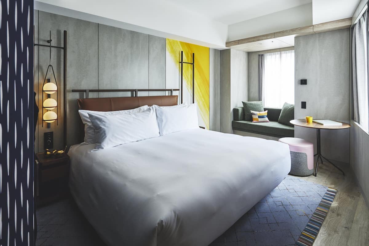 Premium bedding, down comforters, in-room safe, blackout drapes