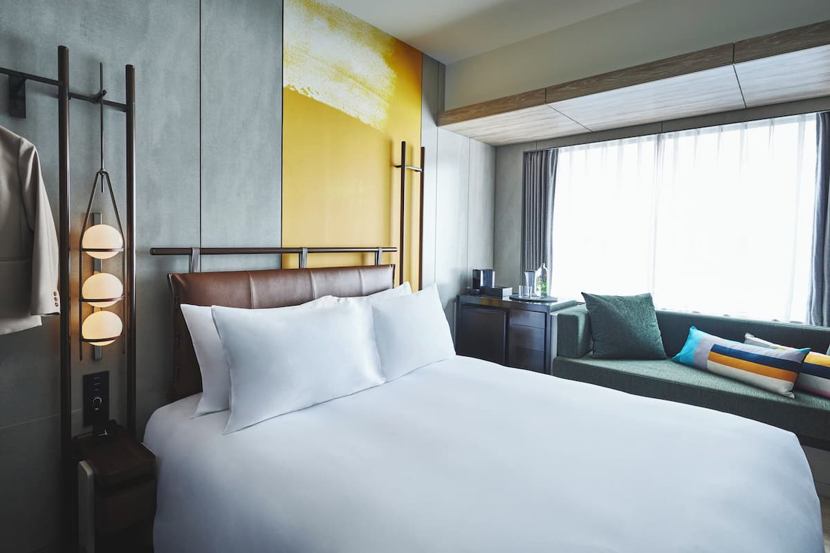 Premium bedding, down comforters, in-room safe, blackout drapes