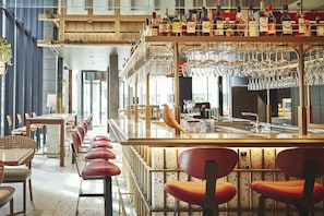 Cafe - voco Osaka Central by IHG (Osaka)
