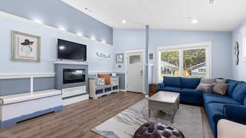 Smart TV, fireplace, table tennis