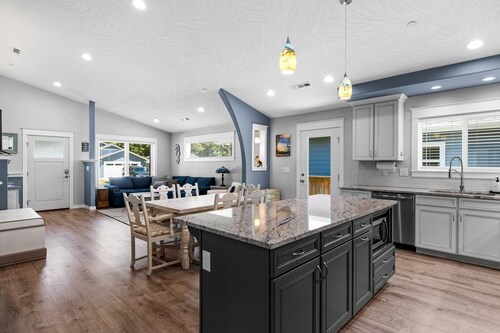 New home in a Quiet Cul-De-Sac near Ocean and State Park