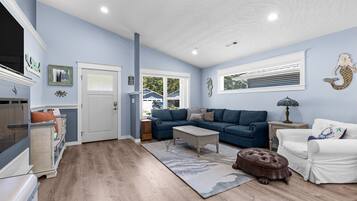 Smart TV, fireplace, table tennis