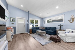 Smart TV, fireplace, table tennis