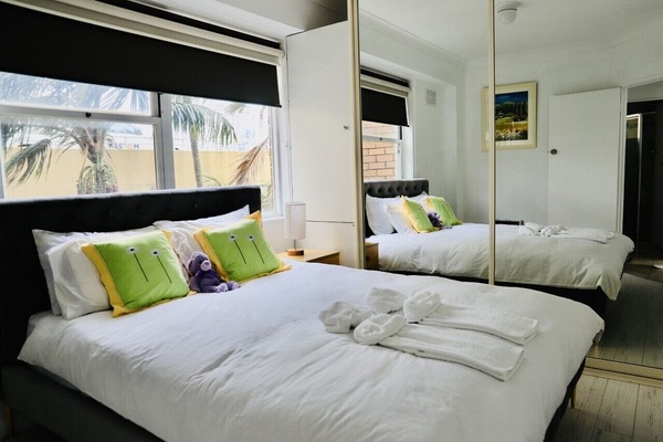 2 slaapkamers, een bureau, een strijkplank/strijkijzer, gratis wifi