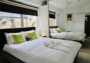 2 habitaciones, escritorio, tabla de planchar con plancha y wifi gratis