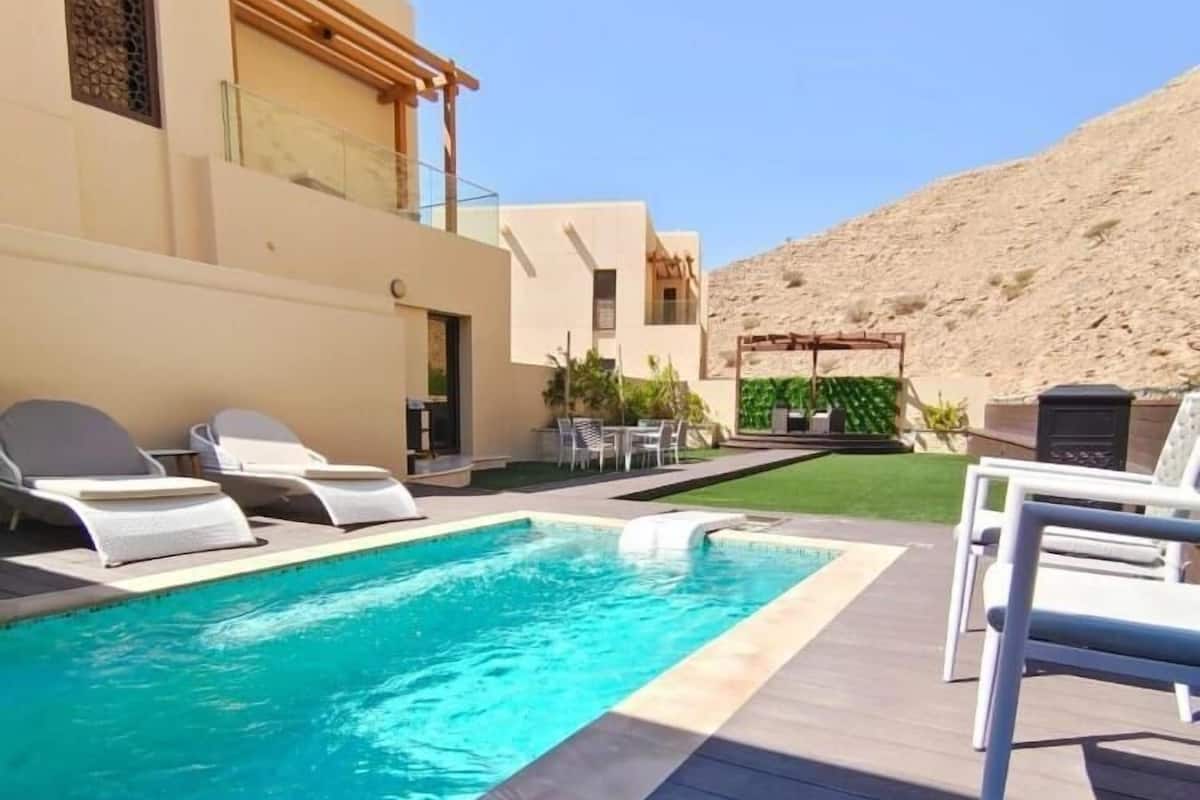 Deluxe Villa, Mountain View | 5 bedrooms, iron/ironing board, free WiFi