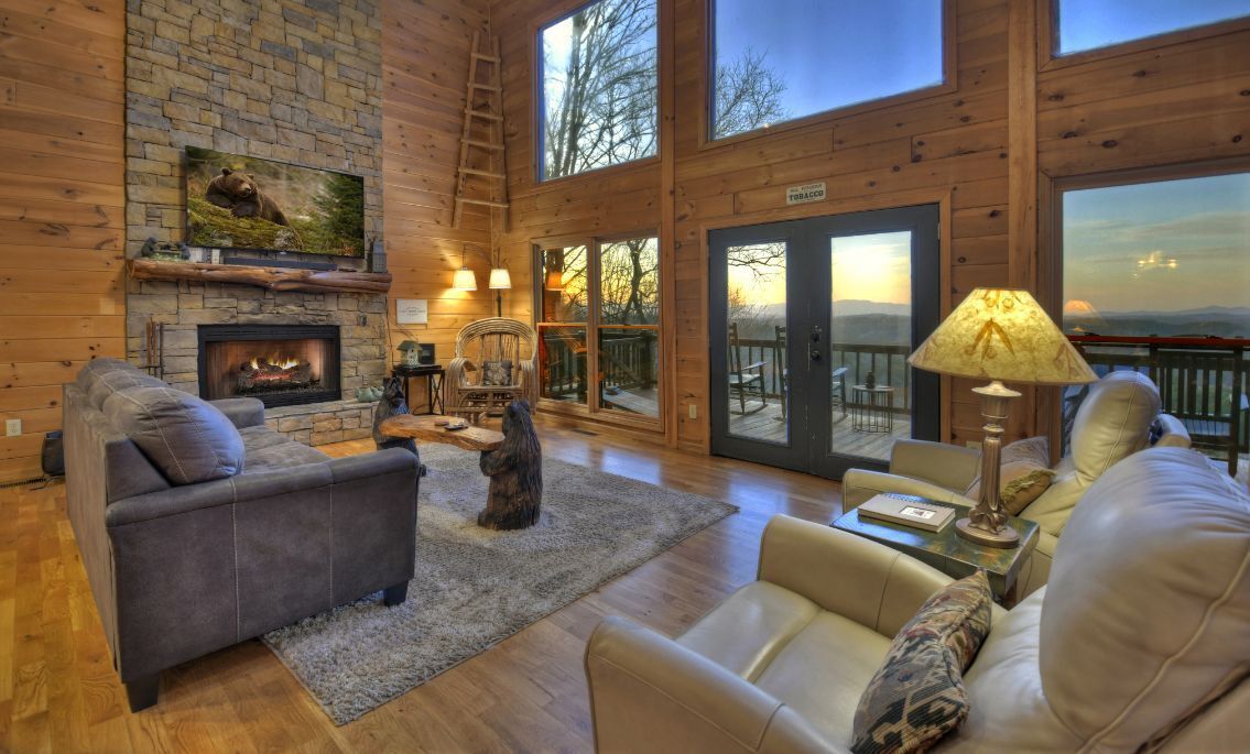 Bear Necessities - Forget about your worries and your strife with gorgeous views and a hot tub!