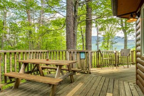 Outdoor dining - Country Cozy - Cozy up at your mountain cabin with a fireplace and hot tub! (Gatlinburg)