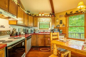 Fridge, microwave, oven, stovetop - Country Cozy - Cozy up at your mountain cabin with a fireplace and hot tub! (Gatlinburg)