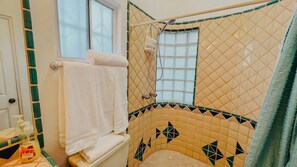 Shower, towels - Las Palmas 14B 3 Bed 3 Bath By FMI Rentals (Puerto Peñasco)