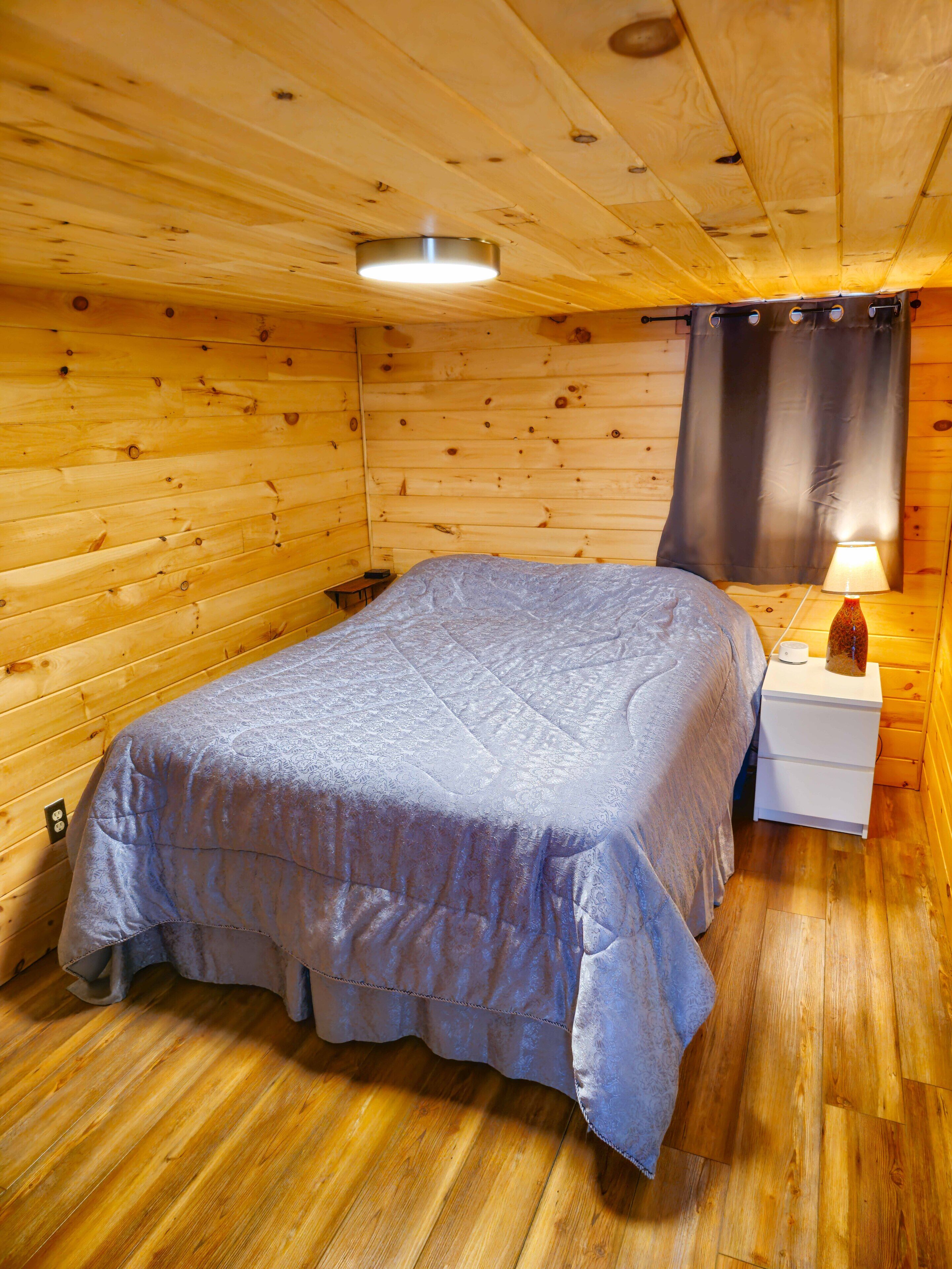 2 bedrooms, travel crib, free WiFi, bed sheets