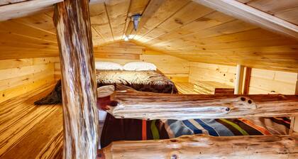 Quaint Cabin - 8 minutes from Ark Encounter!!
Country setting, near town!!