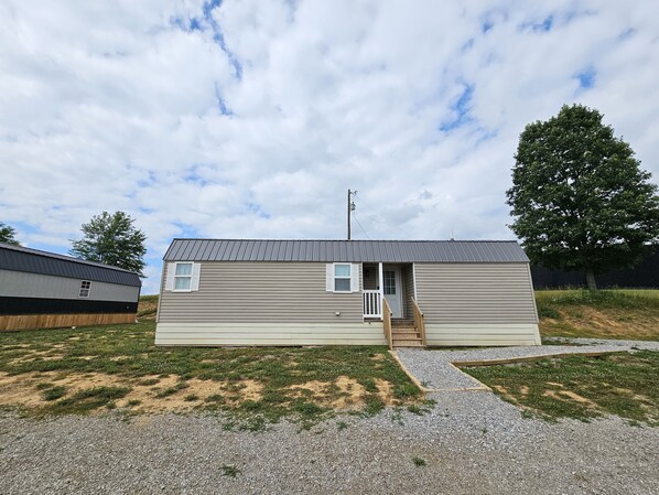 Exterior - Quaint Cabin - 8 minutes from Ark Encounter!!
Country setting, near town!! (Dry Ridge)