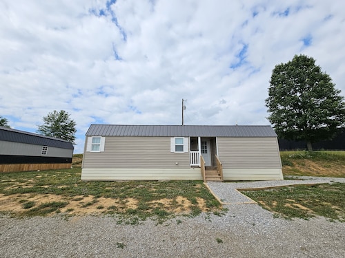 Quaint Cabin - 8 minutes from Ark Encounter!!
Country setting, near town!!