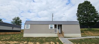 Quaint Cabin - 8 minutes from Ark Encounter!!
Country setting, near town!!